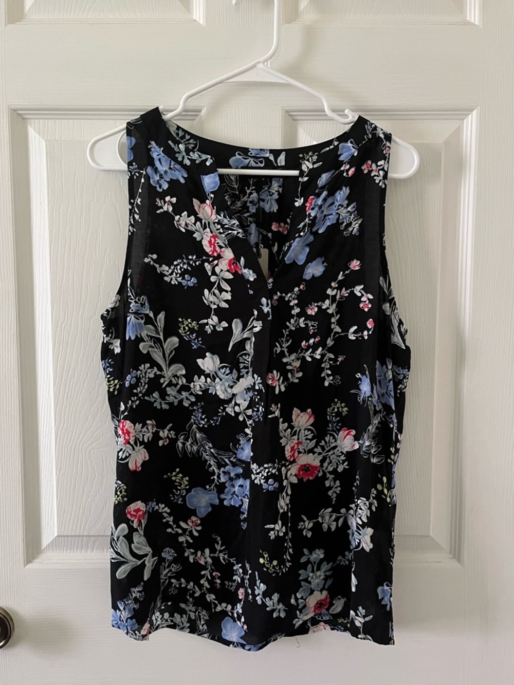 Rose & Thyme Sleeveless Black Floral V-Neck Top